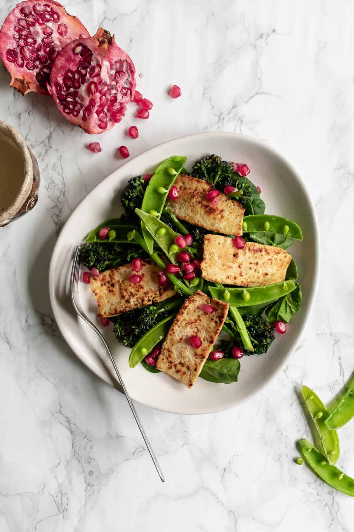 vegan tofu halloumi with fresh vegetables